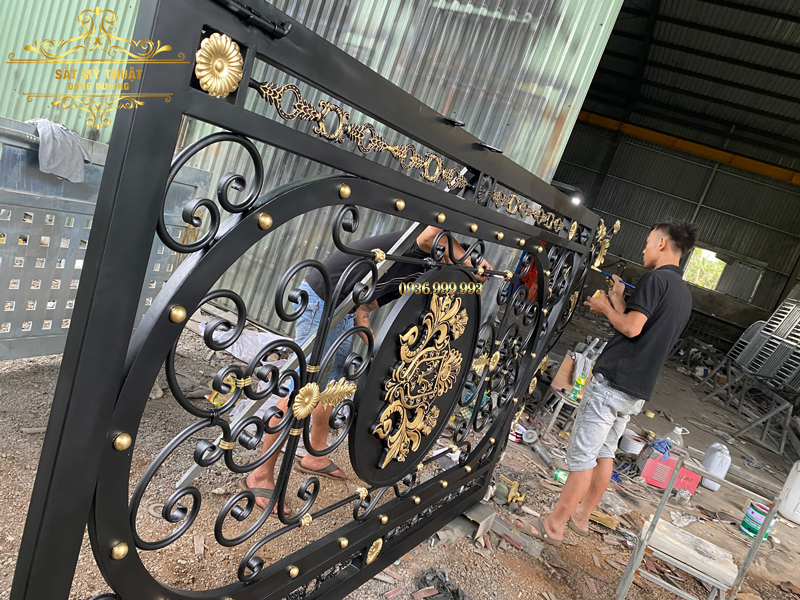 Cửa cổng sắt mỹ thuật nhà chị Huyền - Thanh Khê